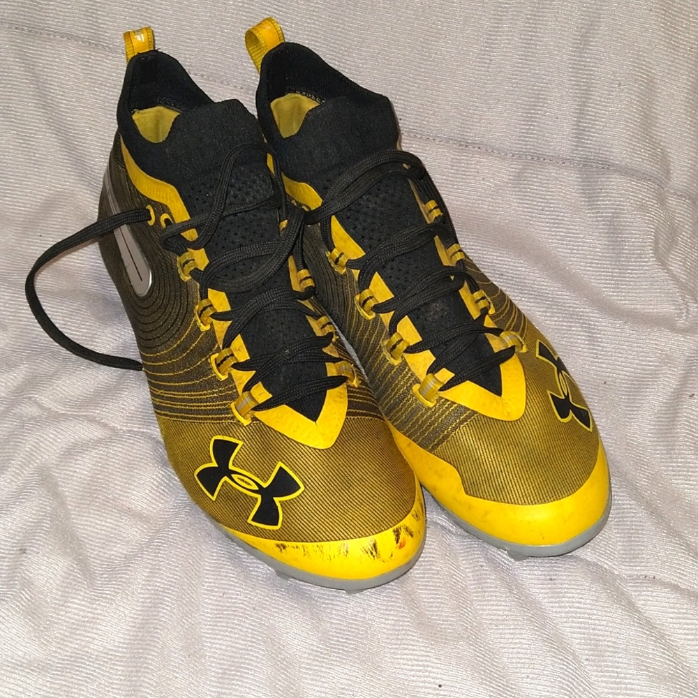 Men's Football cletes